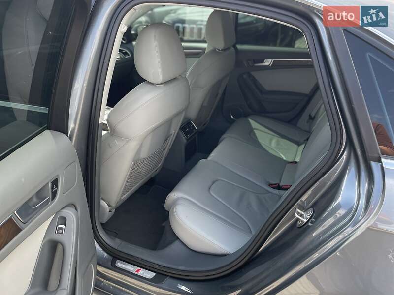 Седан Audi A4 2013 в Львове