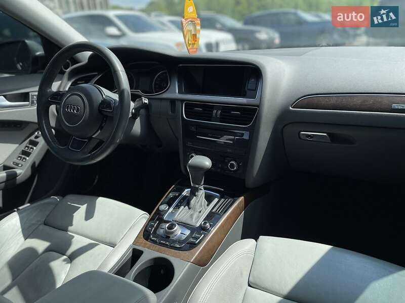 Седан Audi A4 2013 в Львове