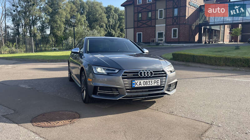 Седан Audi A4 2018 в 