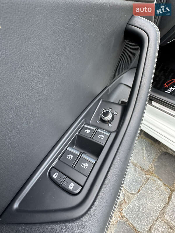 Седан Audi A4 2022 в Киеве