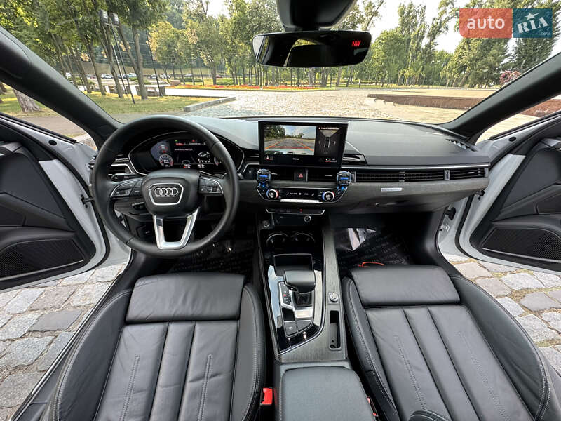 Седан Audi A4 2022 в Киеве