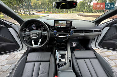 Седан Audi A4 2022 в 