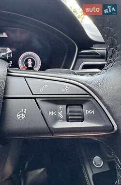 Седан Audi A4 2022 в 