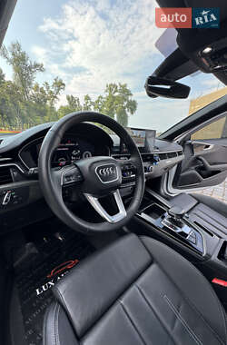 Седан Audi A4 2022 в 