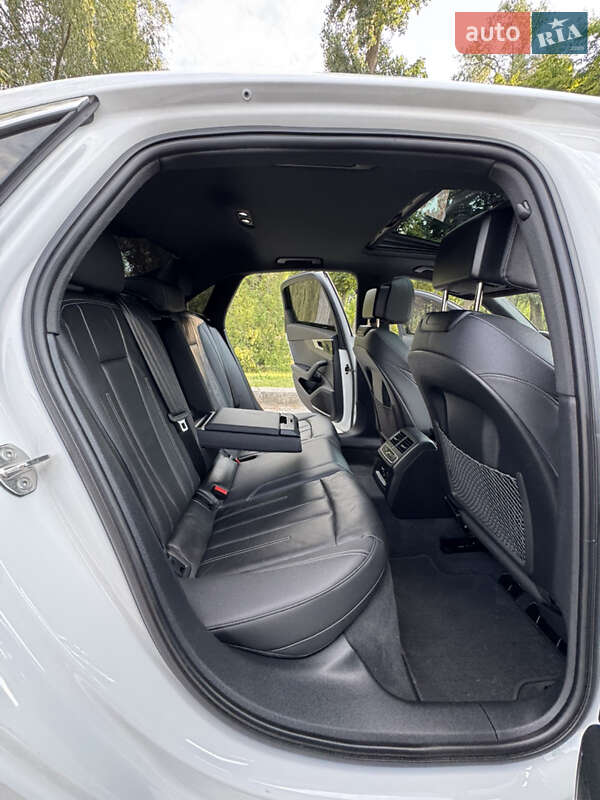 Седан Audi A4 2022 в Киеве