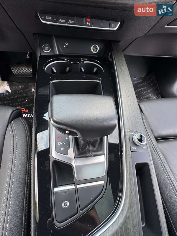 Седан Audi A4 2022 в Киеве