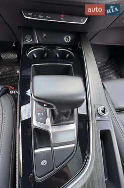 Седан Audi A4 2022 в 