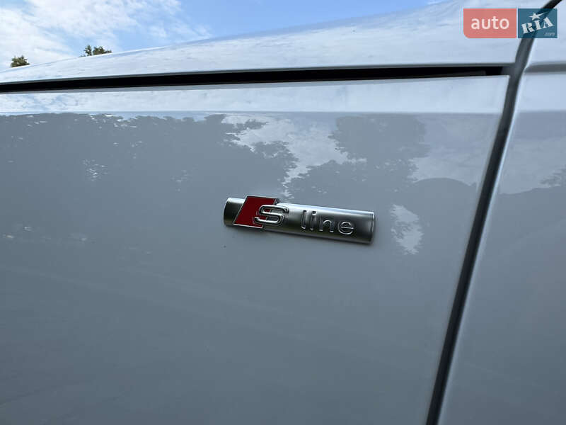 Седан Audi A4 2022 в Киеве