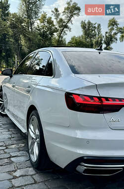 Седан Audi A4 2022 в 