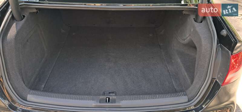 Седан Audi A4 2013 в Чернигове