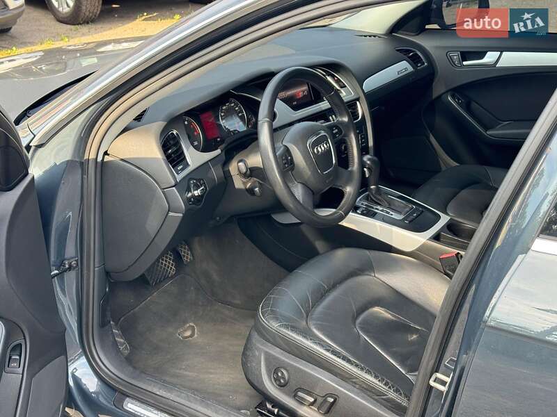 Седан Audi A4 2010 в Виннице