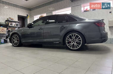 Седан Audi A4 2019 в 