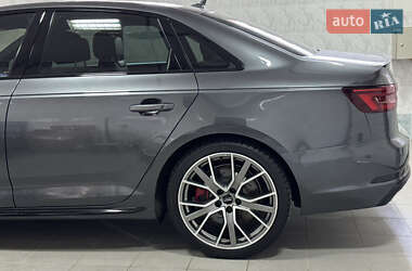 Седан Audi A4 2019 в 
