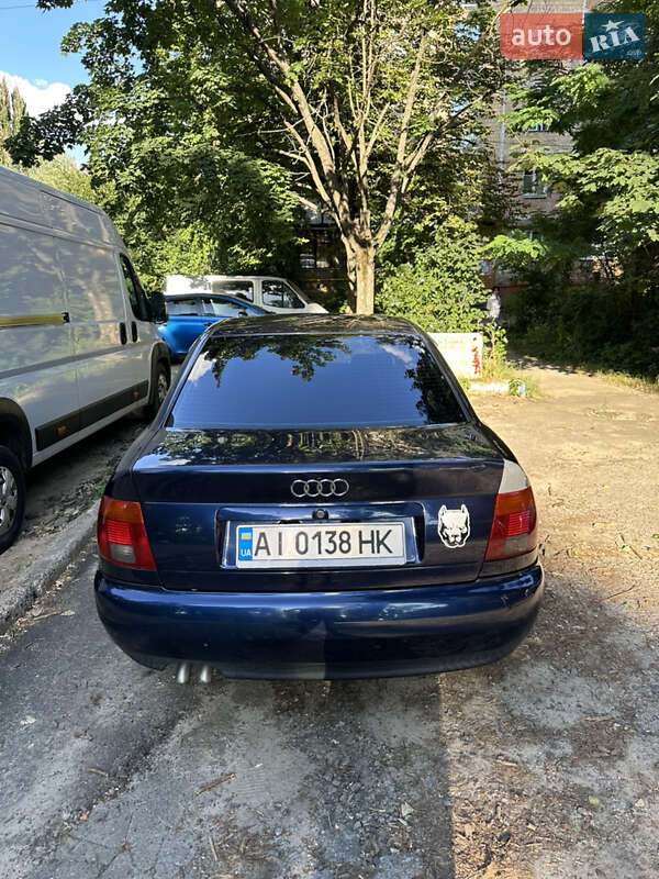 Седан Audi A4 1995 в Києві