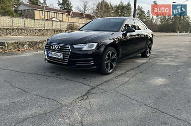 Седан Audi A4 2015 в 