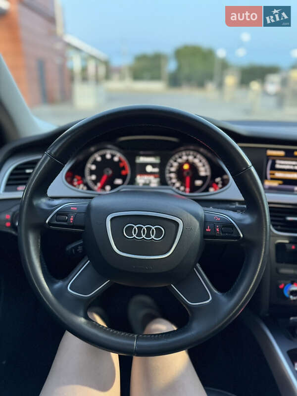 Седан Audi A4 2014 в Киеве