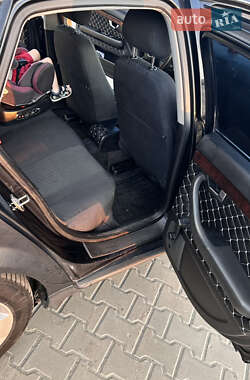 Седан Audi A4 2001 в 