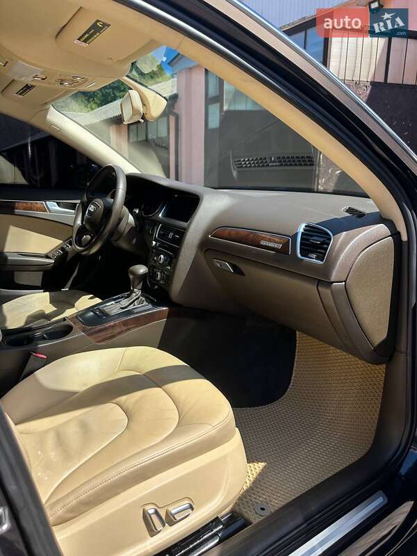 Седан Audi A4 2012 в Львове