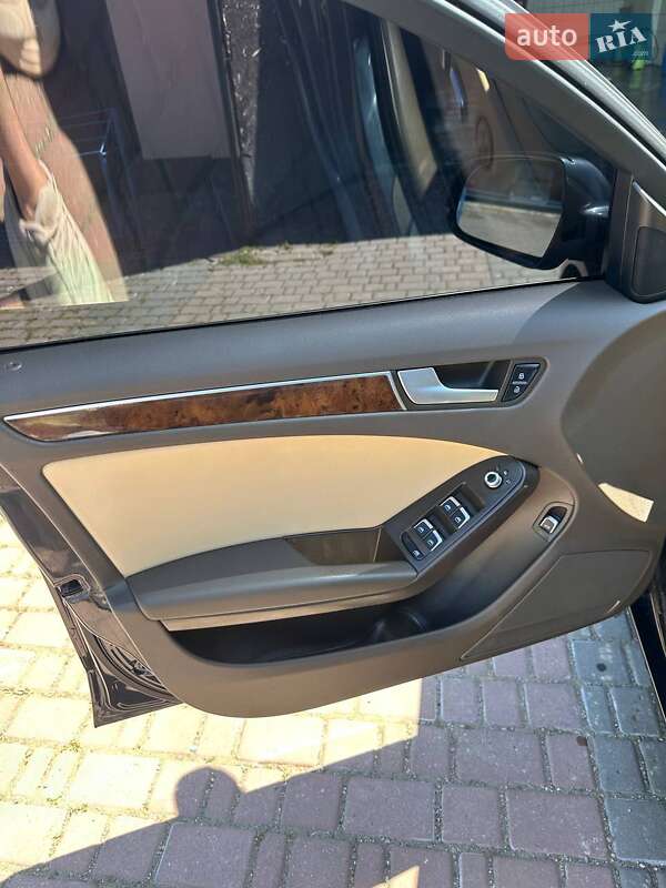 Седан Audi A4 2012 в Львове