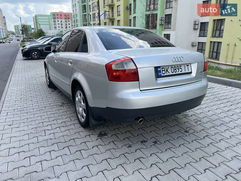 Седан Audi A4 2000 в Ровно