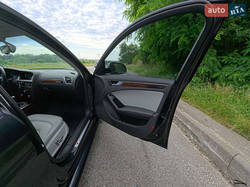 Седан Audi A4 2013 в Львові