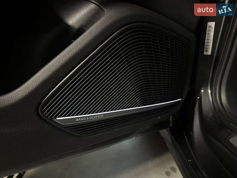 Седан Audi A4 2020 в Львові