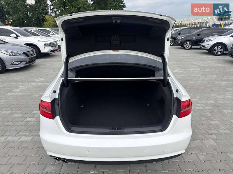 Седан Audi A4 2014 в Киеве