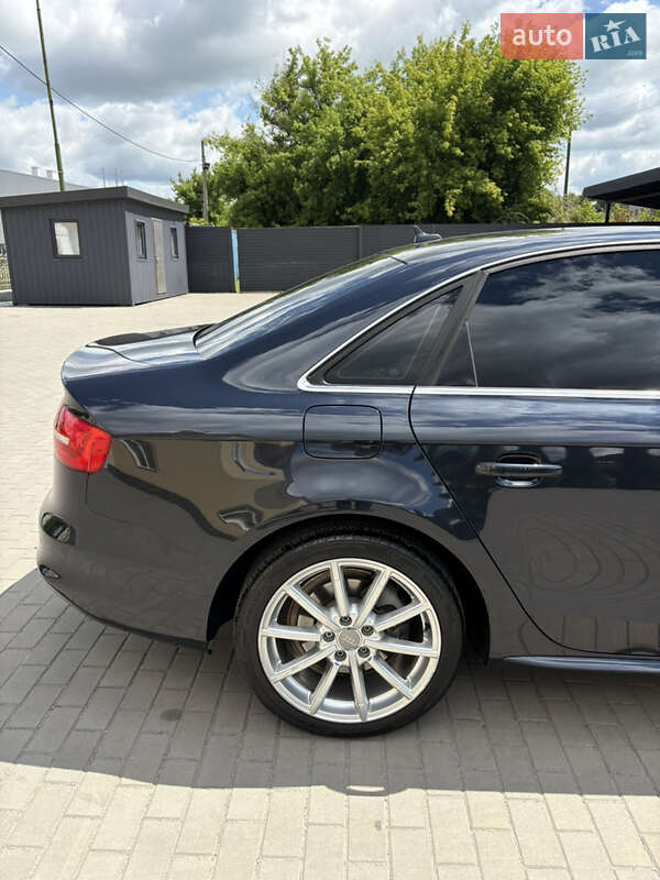 Седан Audi A4 2013 в Луцьку