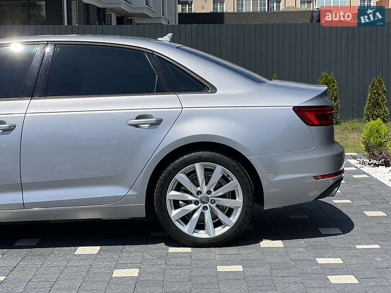 Седан Audi A4 2017 в Ужгороді