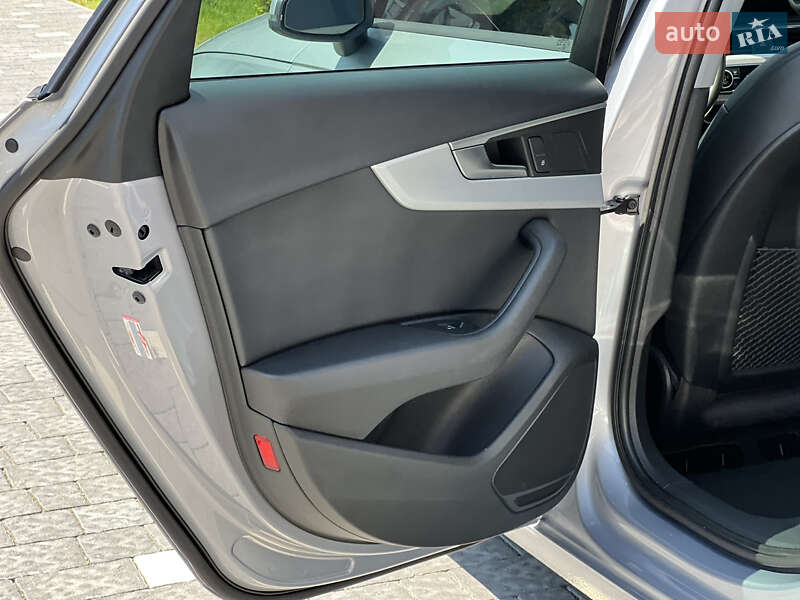 Седан Audi A4 2017 в Ужгороді