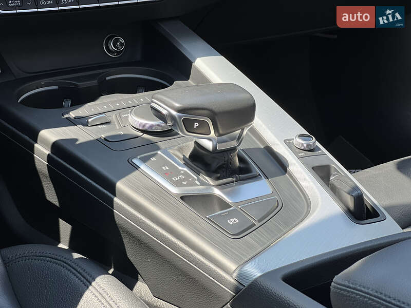 Седан Audi A4 2017 в Ужгороді