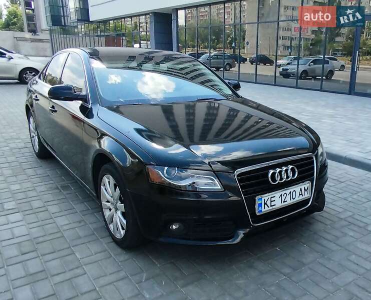 Седан Audi A4 2012 в 