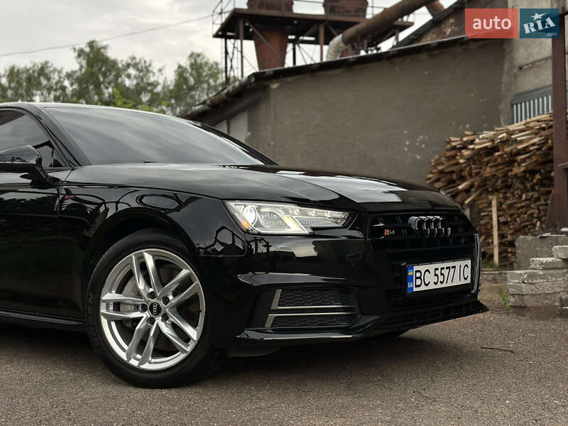 Седан Audi A4 2016 в Львове