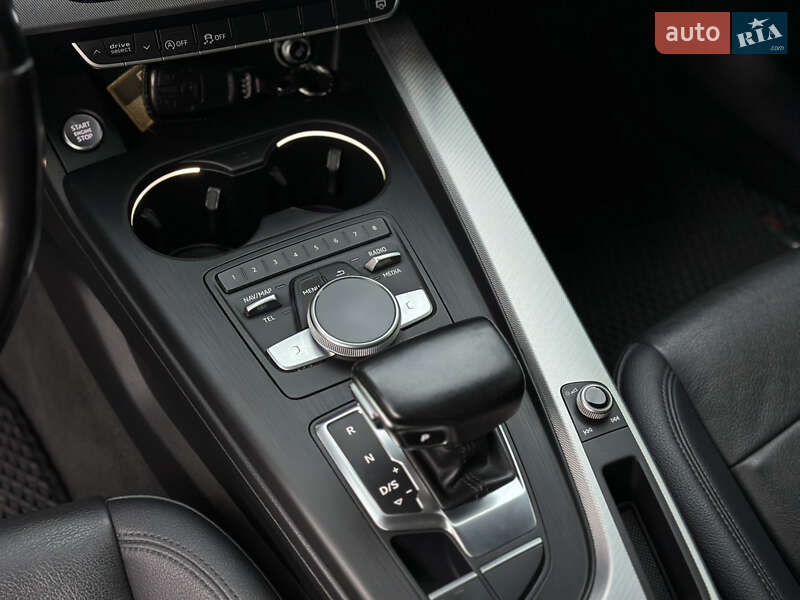 Седан Audi A4 2016 в Львове
