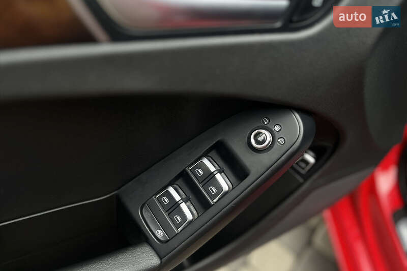 Седан Audi A4 2013 в Мукачевому