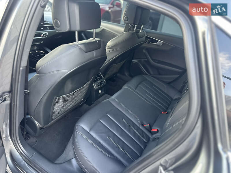 Седан Audi A4 2020 в Ровно