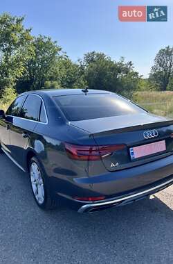 Седан Audi A4 2019 в 