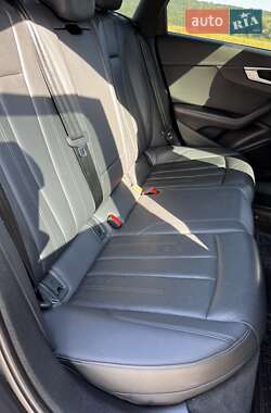 Седан Audi A4 2019 в 