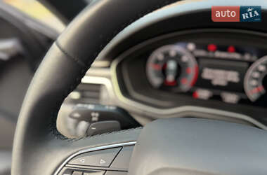 Седан Audi A4 2022 в 