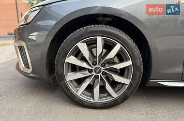 Седан Audi A4 2022 в 