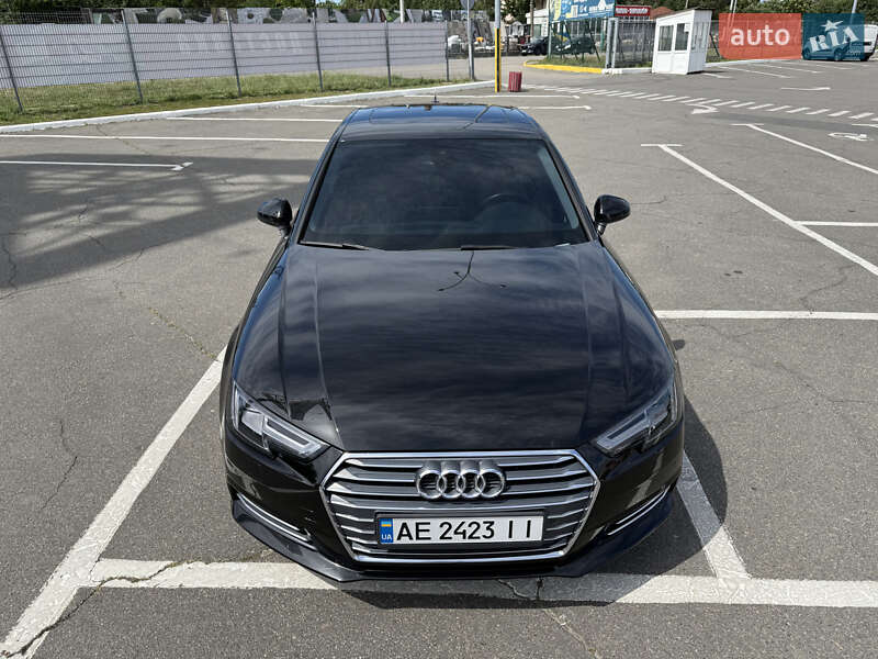 Седан Audi A4 2018 в Дніпрі
