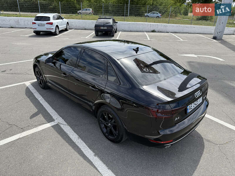 Седан Audi A4 2018 в Дніпрі