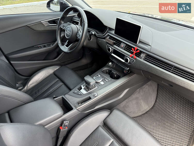 Седан Audi A4 2018 в Дніпрі