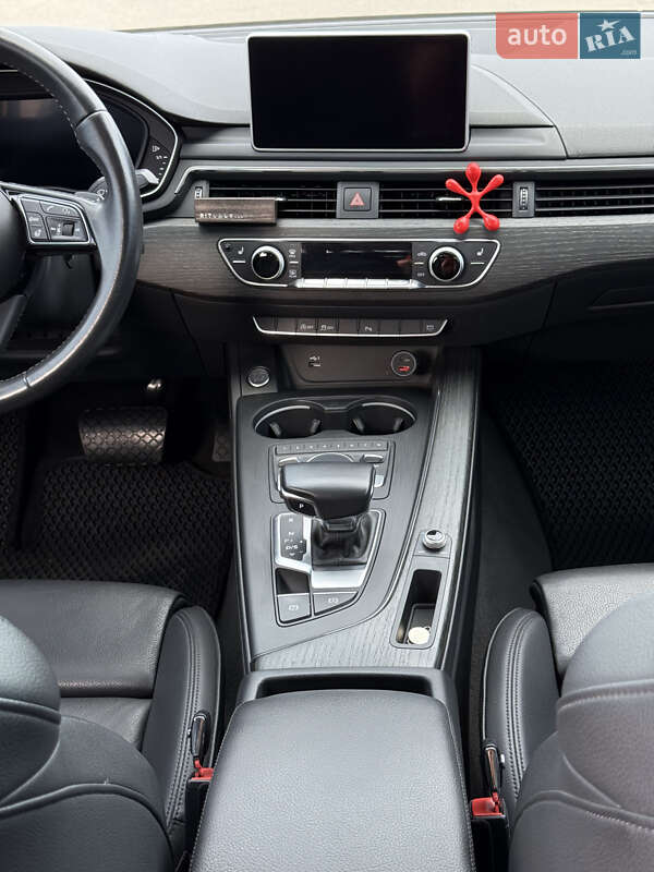 Седан Audi A4 2018 в Дніпрі