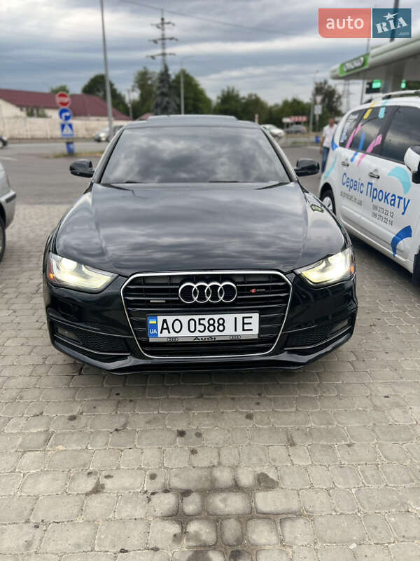 Седан Audi A4 2013 в Мукачево