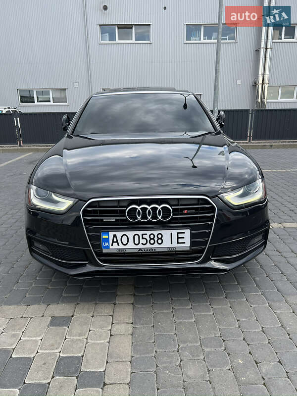 Седан Audi A4 2013 в Мукачево
