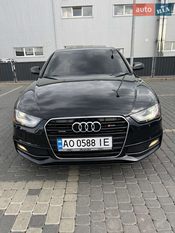 Седан Audi A4 2013 в Мукачево