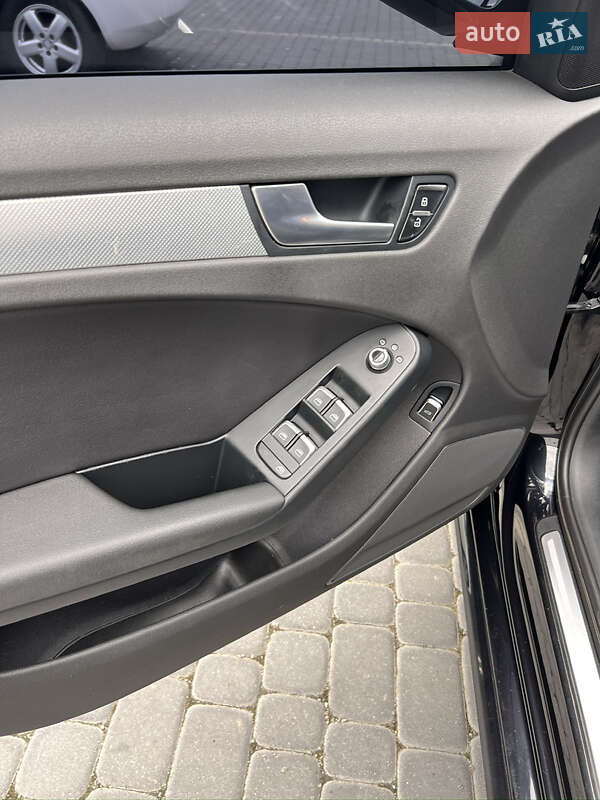 Седан Audi A4 2013 в Мукачево