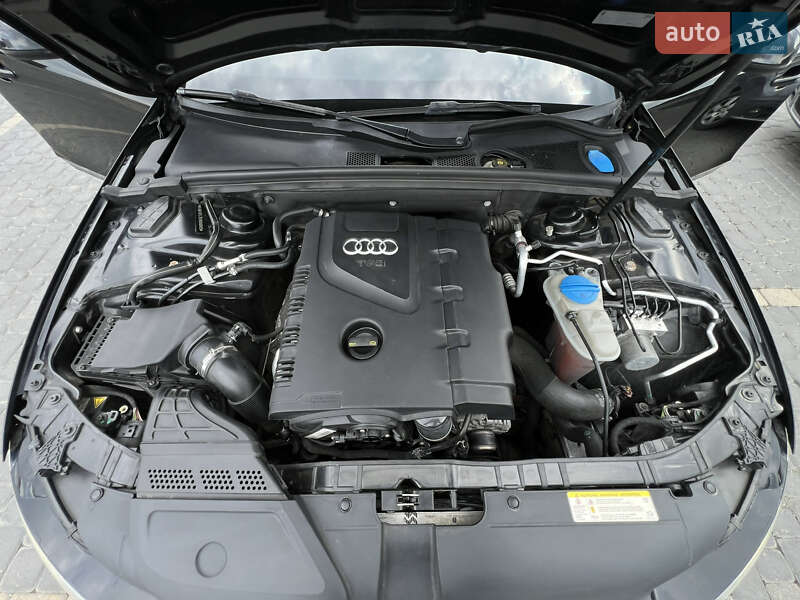 Седан Audi A4 2013 в Мукачево
