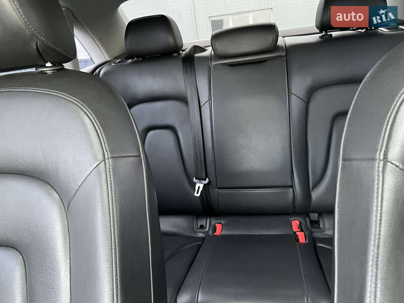 Седан Audi A4 2013 в Мукачево